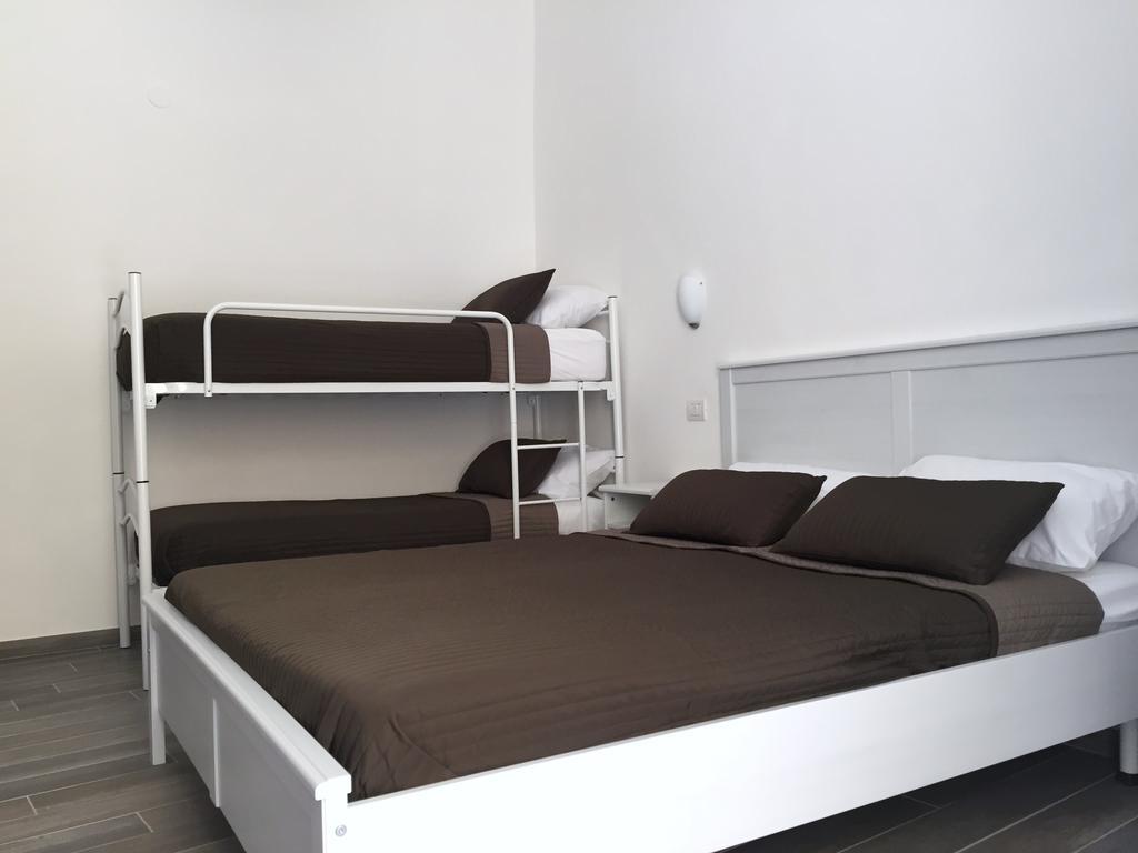 B&B 62 Marinai Bari Bilik gambar